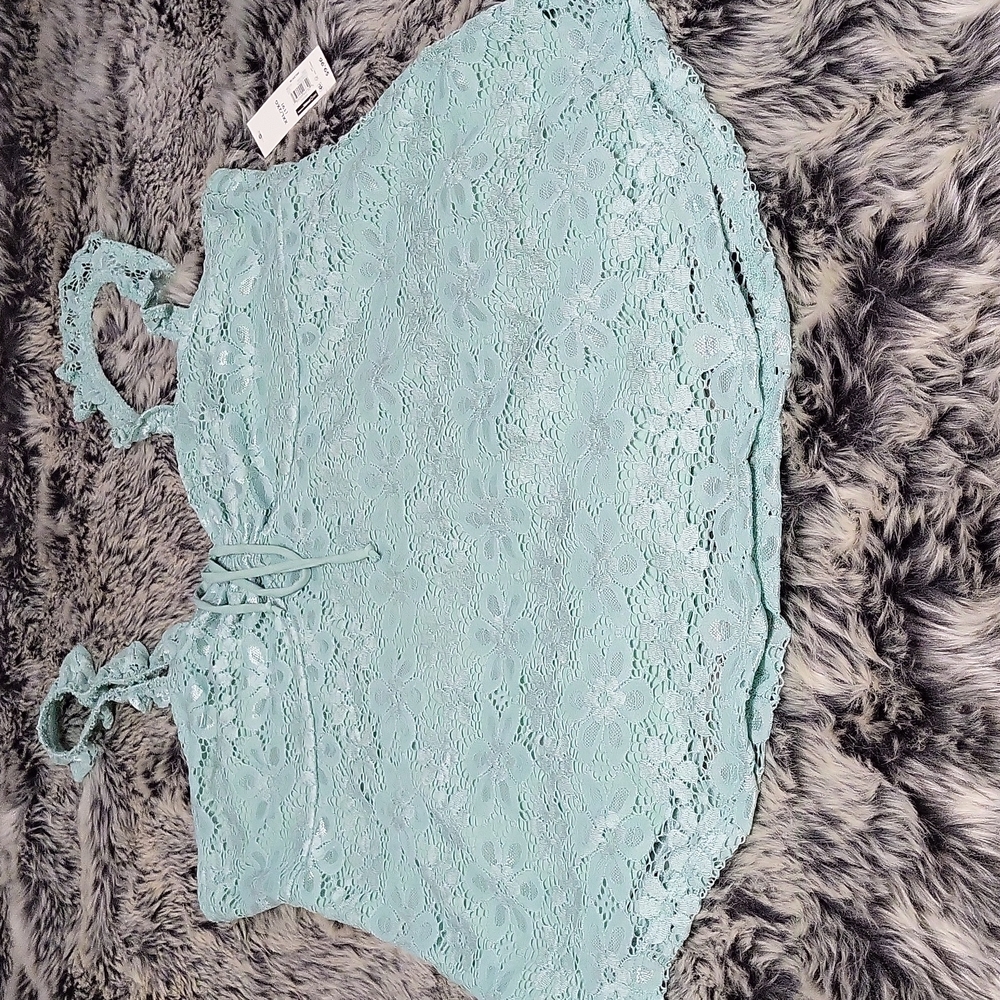 NWT. Mint lace top